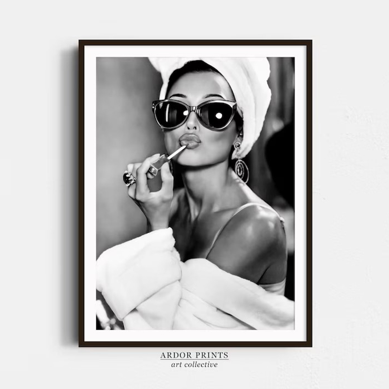 Audrey Hepburn Lipstick Canvas - đánh giá và giá Vintage Fashion Sketches