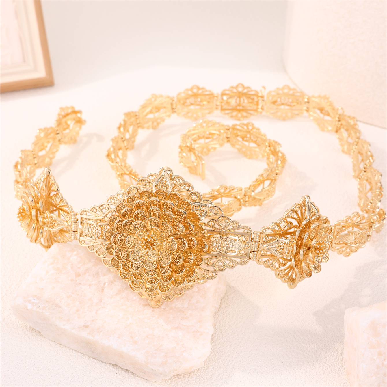 Retro Bride Carved Chatelaine  - đánh giá và giá French Vintage Fashion