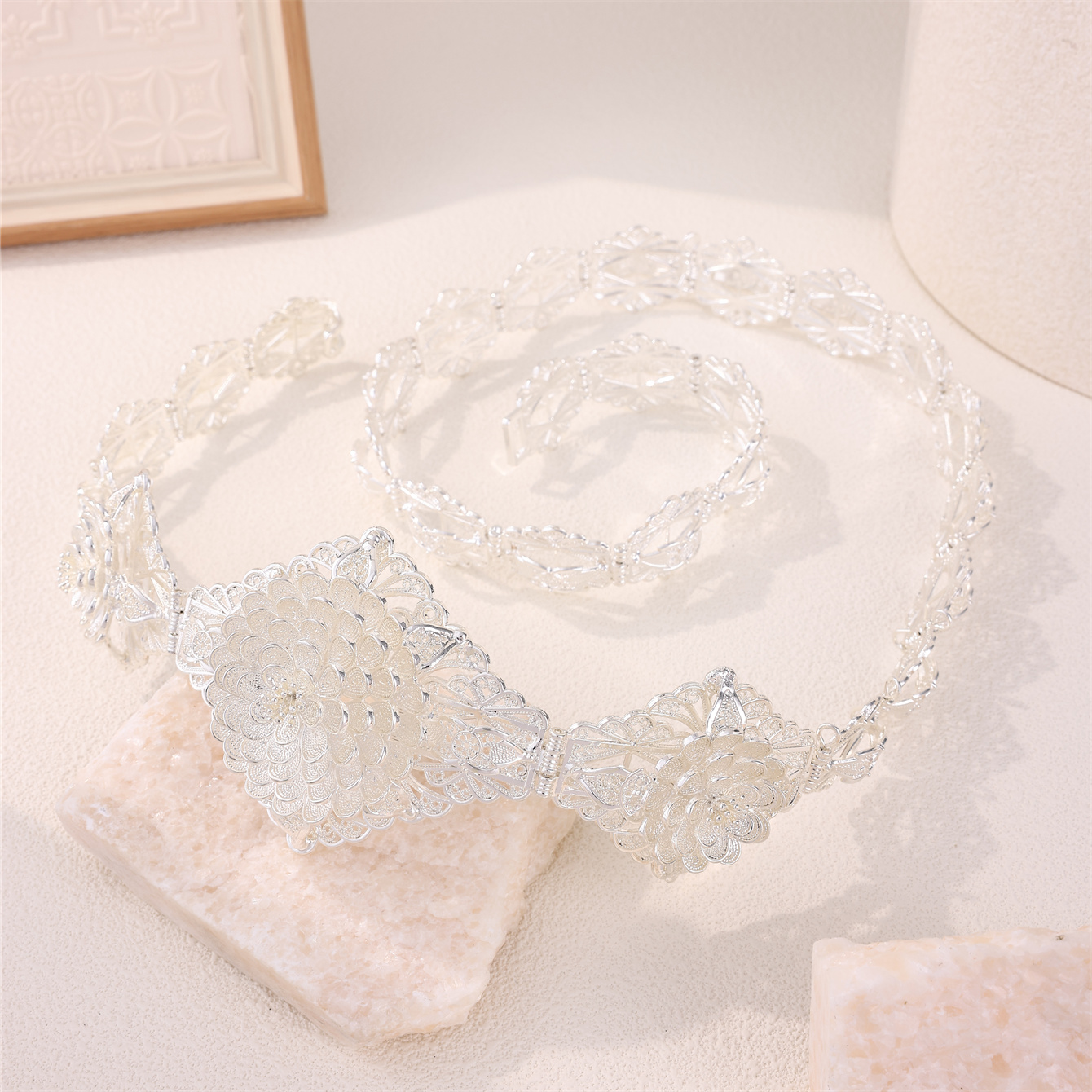 Retro Bride Carved Chatelaine  - đánh giá và giá French Vintage Fashion