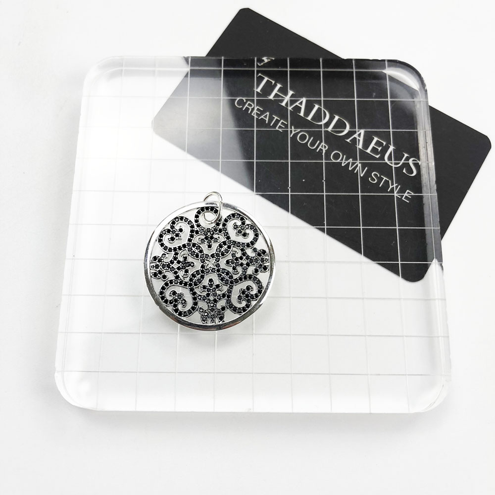 Pendant Arabesque Disc Ornamen - đánh giá và giá Vintage Fashion Ornaments